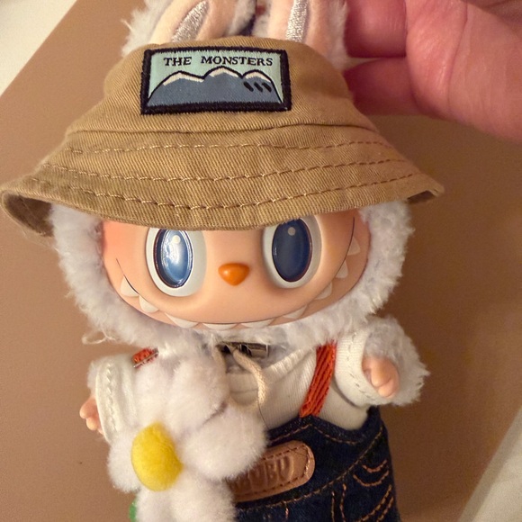 Labubu Fall in Wild - Picture 3 of 5